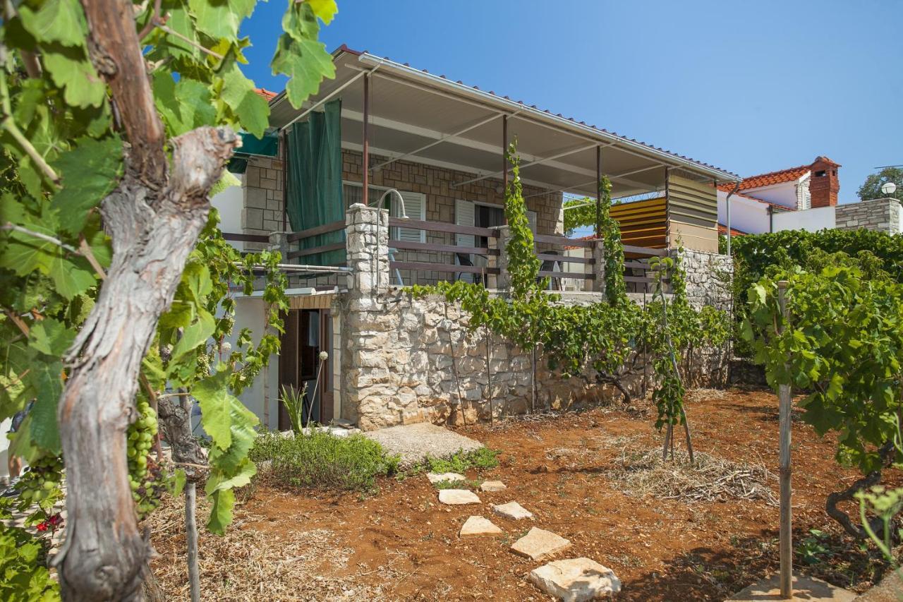 Holiday Home Neda Вела-Лука Экстерьер фото
